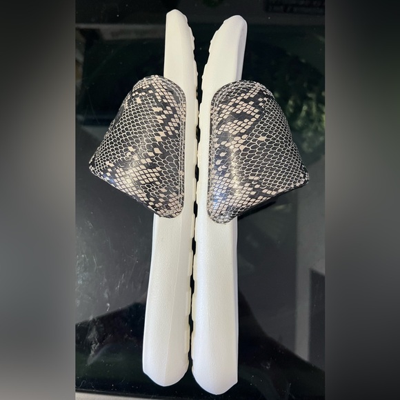 Nike Slides - Picture 5 of 6